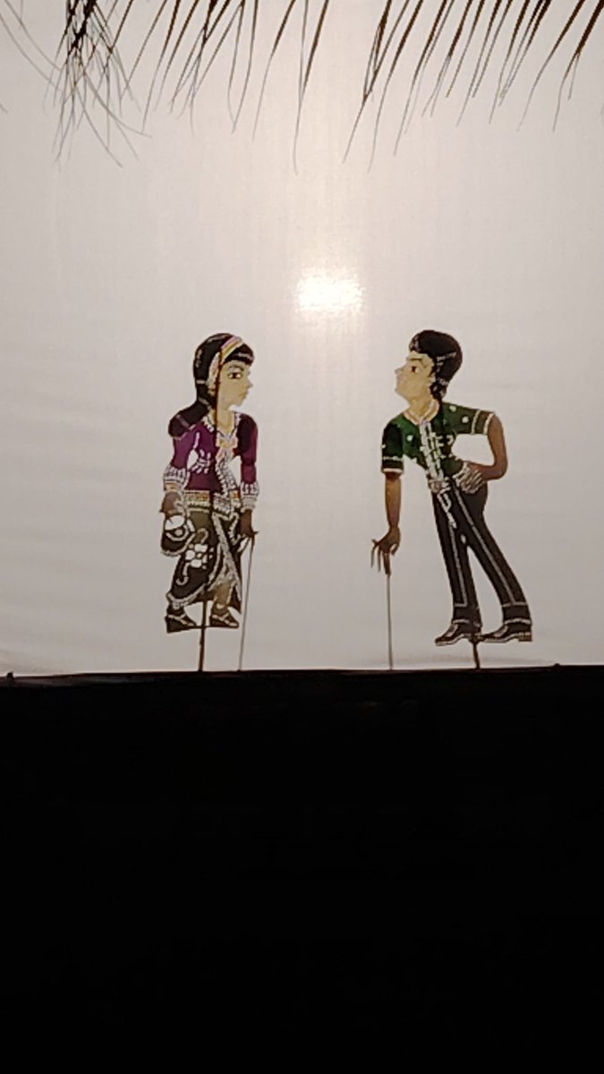 First time tengok wayang kulit versi Indonesia. Yang dari Thailand tak sempat tengok. Lambat sampai.