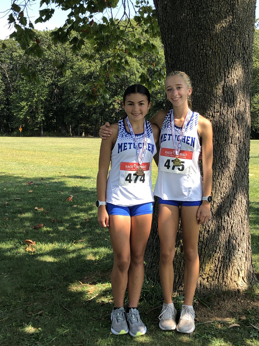 mhsxctf's tweet image. In only their second high school XC race Metuchen Sophomores are making a big impact…
Taylor Zaneto is the Sophomore Champion! She ran smart & so strong!
Jordi Woods got into the top 10 finishing 9th with tremendous GRIT!
So excited for Taylor & Jordi & the team!