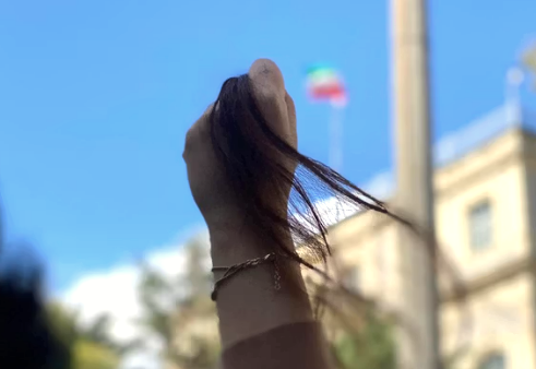 NPiruzi's tweet photo. هنرمندان و فعالان سیاسی در سالگرد قتل حکومتی مهسا:
 مرگ او سرآغاز جنبشی تازه بود.

#مهسا_امینی 
#زن_زند‌گی_آزادی https://t.co/NiqkkDm8yb