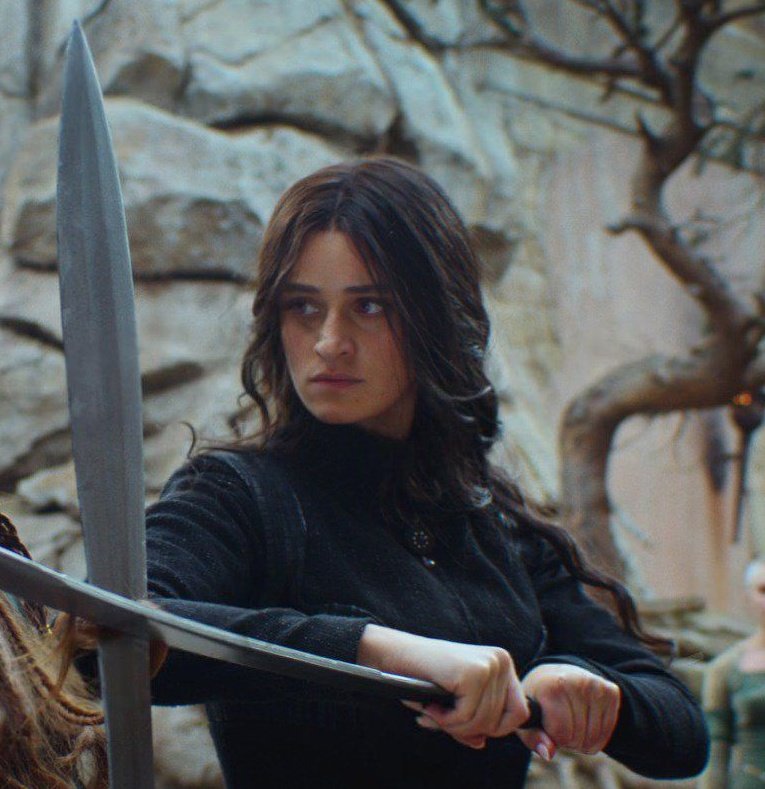 milvaenthusiast's tweet image. Yennefer with a sword &amp;gt;
