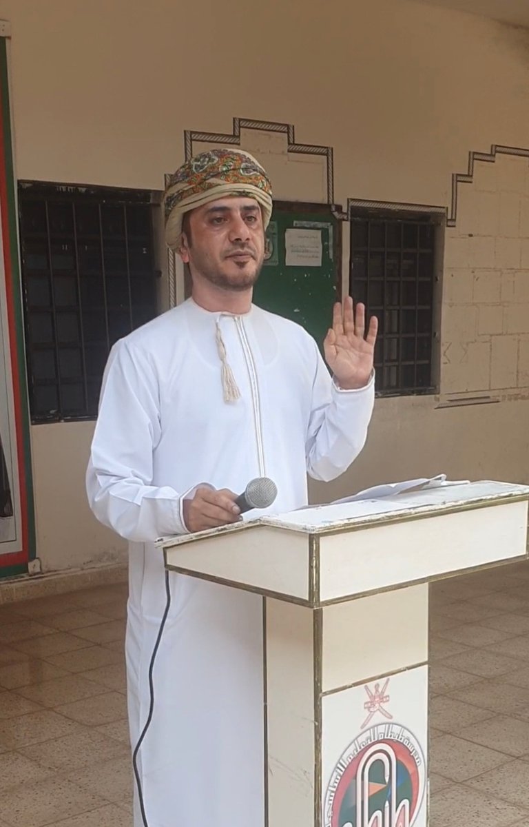 الفاضل مدير المدرسة يهنئ طلبة مدرسة طيطام  بنين بالعام الدراسي الجديد  ويرحب بطلبة الصف الخامس  ويحثهم علي الانضباط المدرسي  والحفاظ على المبني المدرسي والتعاون مع أعضاء الهيئة الادارية والتدريسة لتحقيق التفوق والتميز #طيطام_بنين