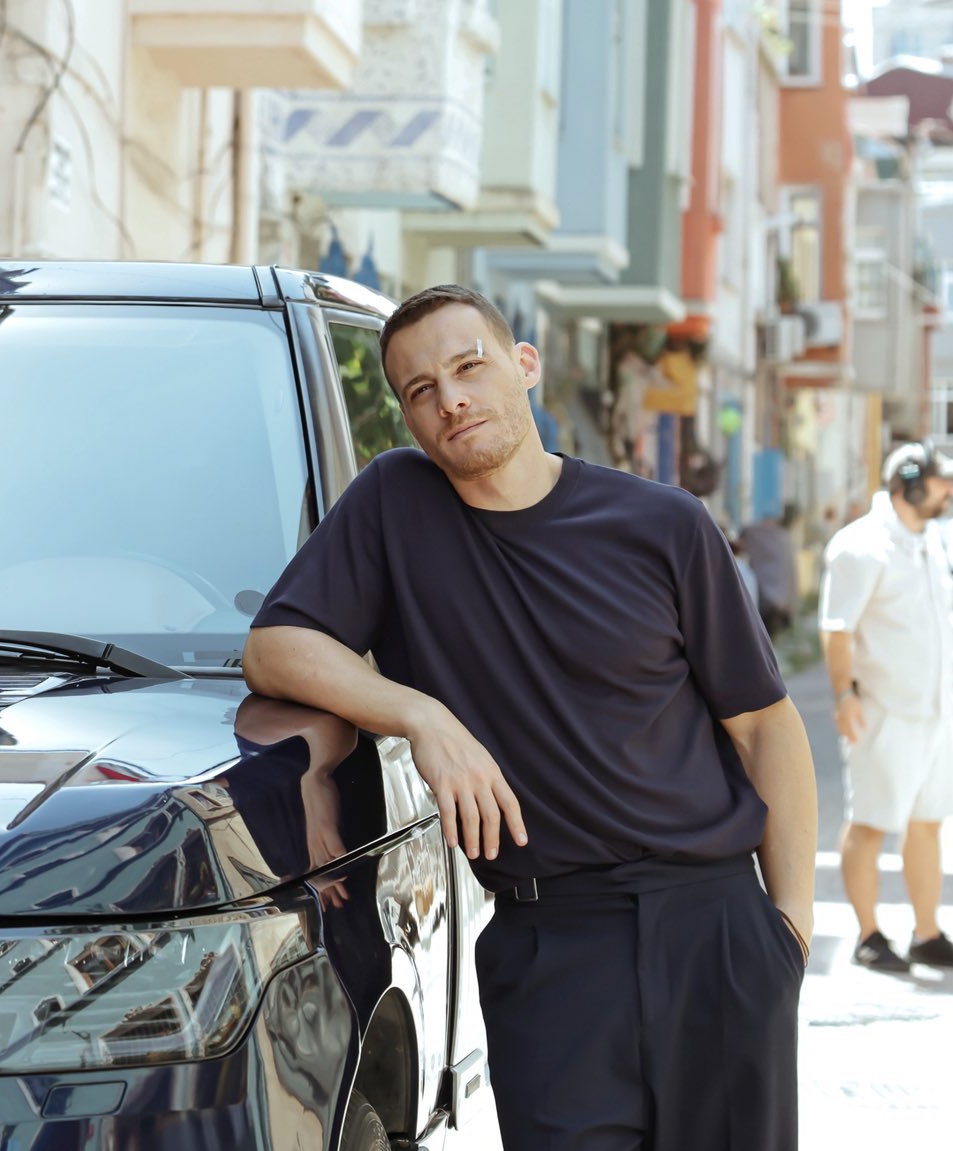 Cmvc_Bursin's tweet photo. Hoy es día de #KeremBürsin #Çarpıntı https://t.co/b43rDYJPZ4