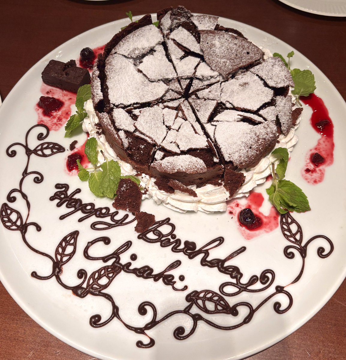 chiakiyoshiike's tweet photo. スパチェリライブ無事終了🎵
サプライズで誕生日のお祝いしていただき感謝です🥹
たくさんいらしていただき
ありがとうございました…🎵
●9/14(日)
SPARKLING☆CHERRY　　
六本木クラップス
cherry(vo)
青木岳(key)
外園一馬(g/cho)
吉池千秋(b)
宮崎まさひろ(ds)
堂地誠人(sax)
guest濱田金吾(vo/g） https://t.co/qwbRi7zKqW