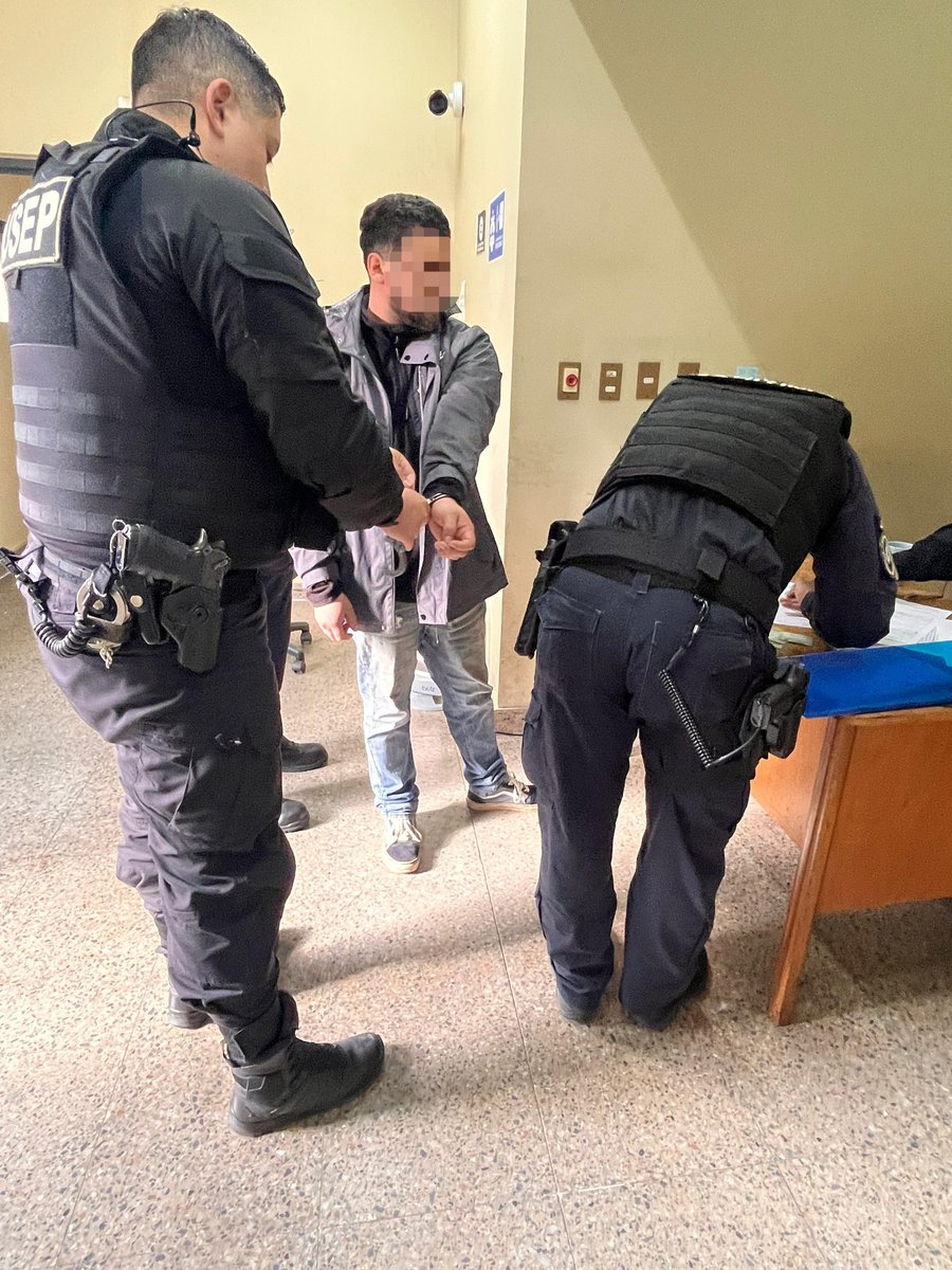 En la noche del día 12 de septiembre, personal de Policía Marítima de la Capitanía de Puerto de #Panguipulli, durante controles de identidad en la playa de la localidad, dieron captura a un individio con orden de detencion vigente por robo.