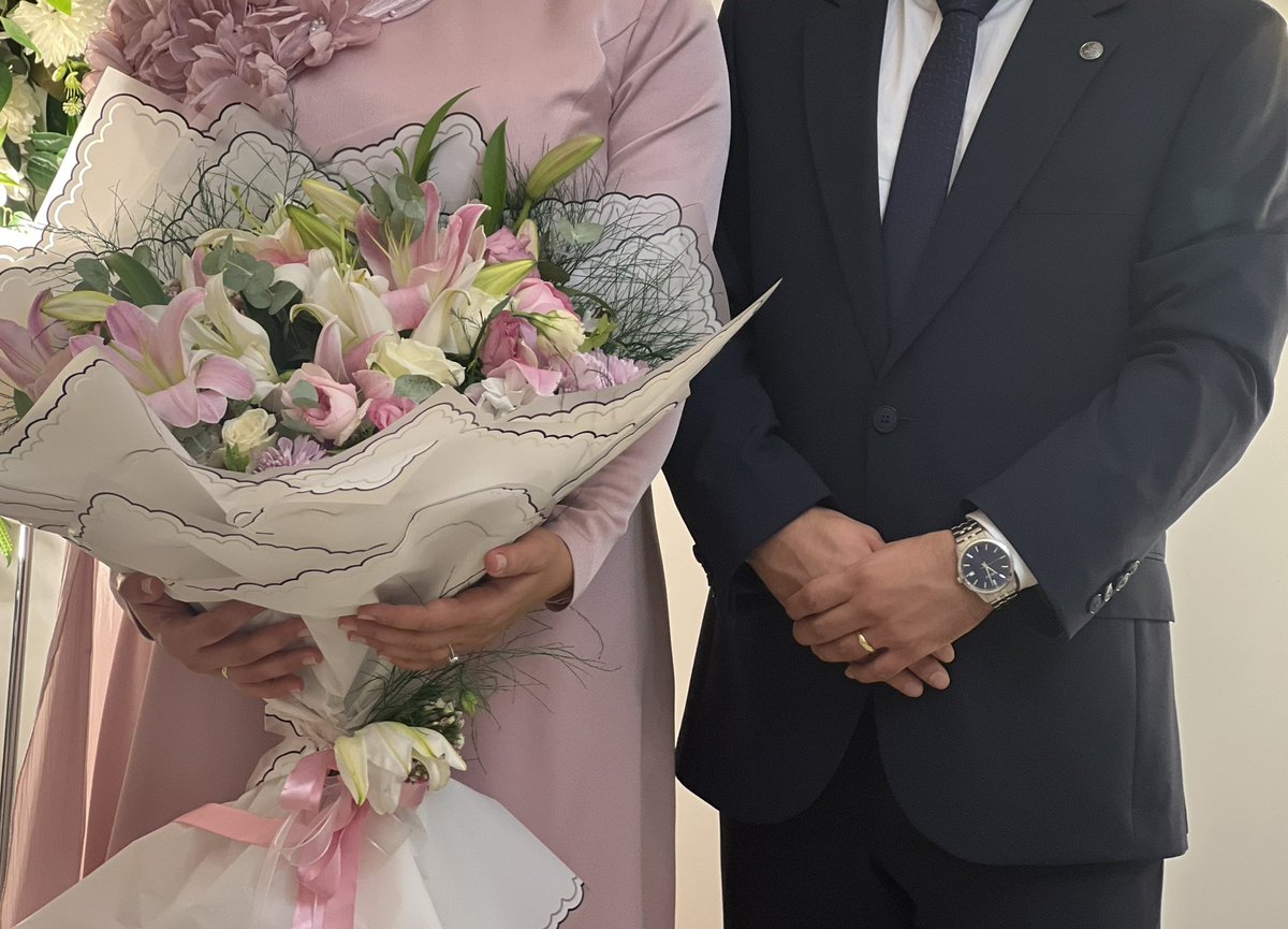 Biz bi nişanlanıp geldik arkadaşlar.