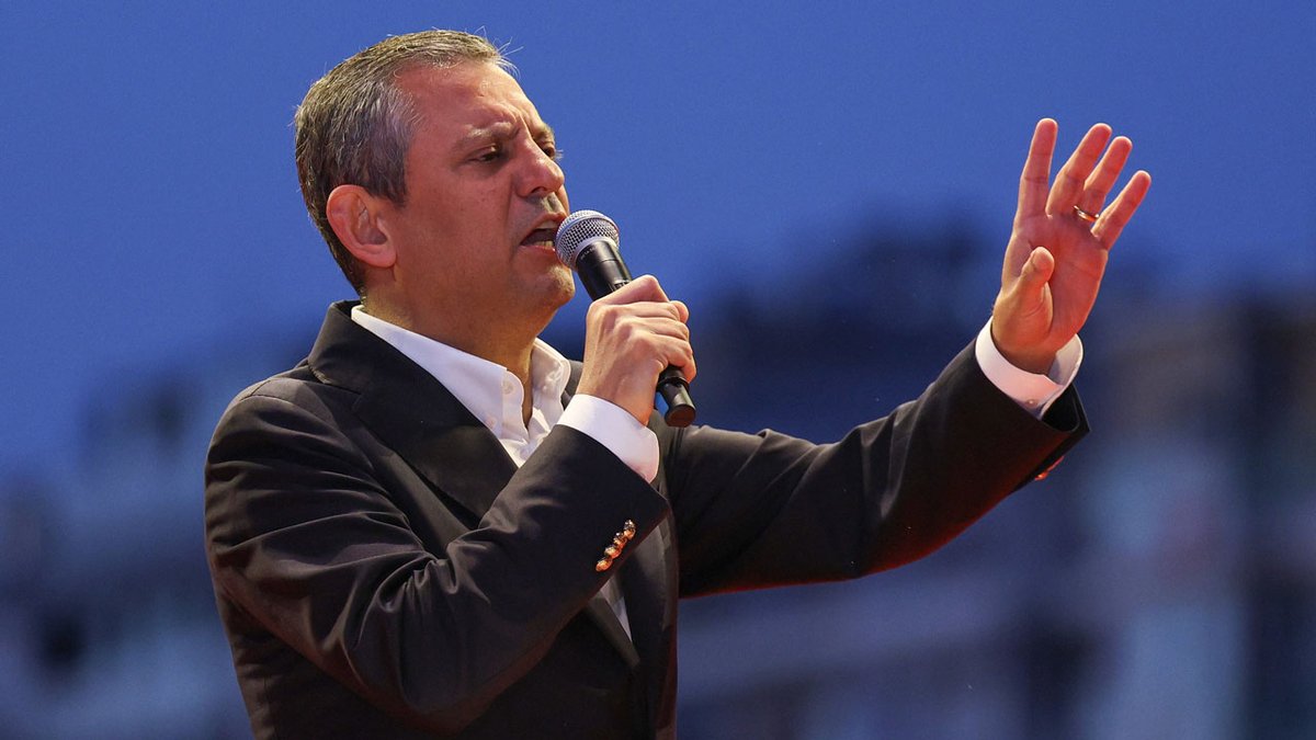 Özgür Özel: Bu meydana sarayından bakana sesleniyorum. Ey Erdoğan! Bu meydanda senin gibi korkanlar değil, senden korkmayanlar, zulümden yılmayanlar var
birgun.net/haber/chp-den-…