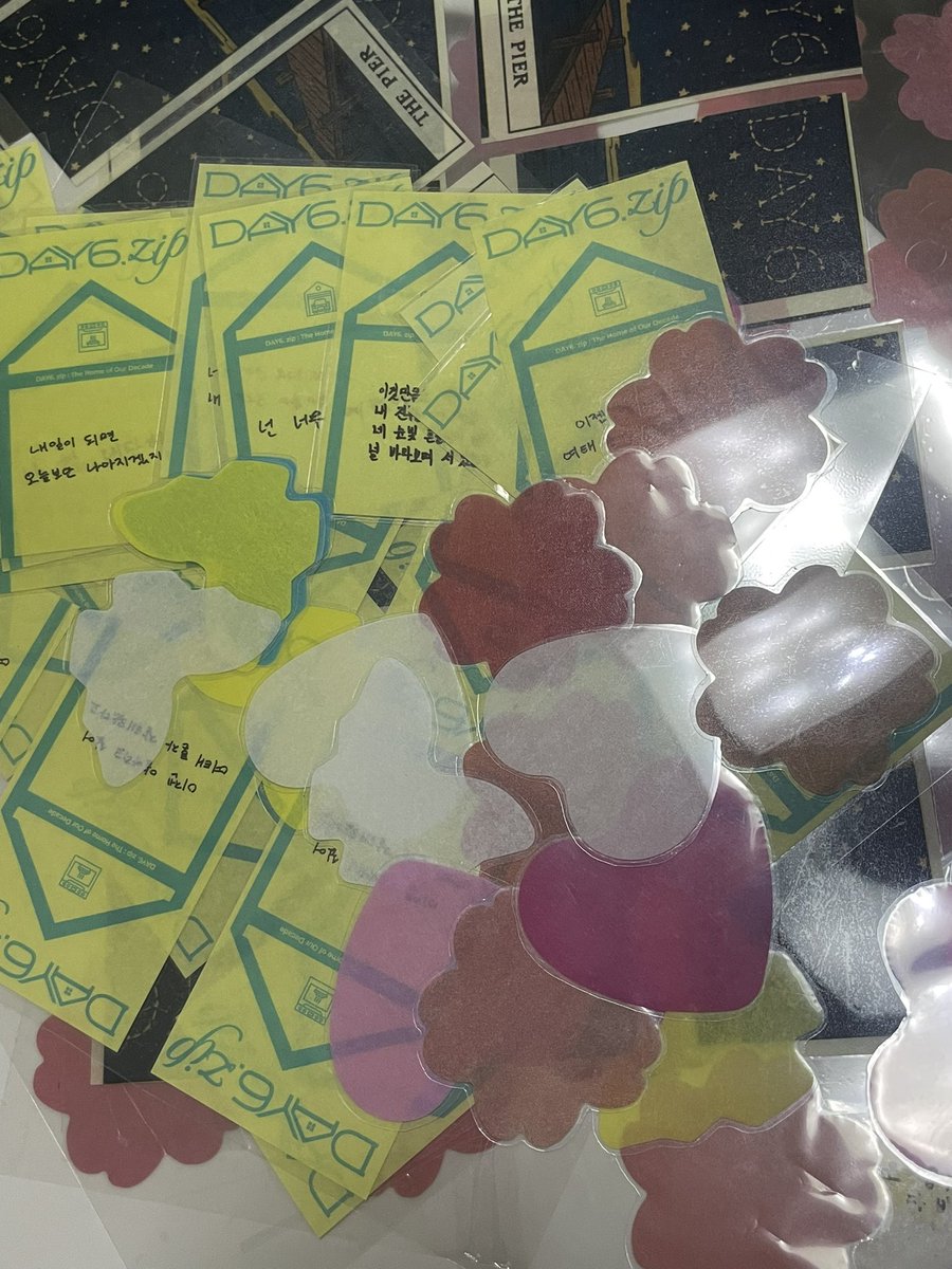코팅지 산 김에 컨페티 다 끄집어냈어
언제 이렇게 많아졌지.