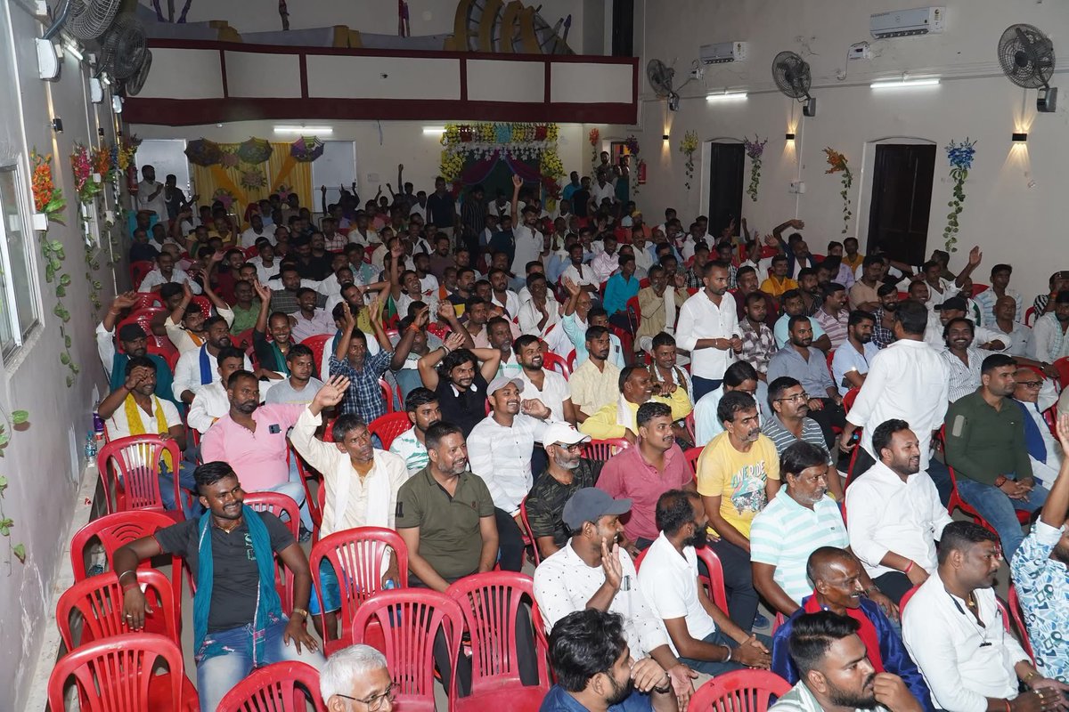 socialistnay's tweet photo. मुंगेर विधानसभा में आज छात्र-युवाओं की एक महत्वपूर्ण बैठक आयोजित की गई। बैठक में कई अहम मुद्दों पर विचार विमर्श किया गया। युवाओं को रोज़गार देने वाली माननीय @yadavtejashwi तेजस्वी जी सरकार लाने के लिए लोगों ने संकल्प लिया है।

@sanjuydv @manojkjhadu @laluprasadrjd 
#TejashwiYadav
#LaluYadav
#RJD