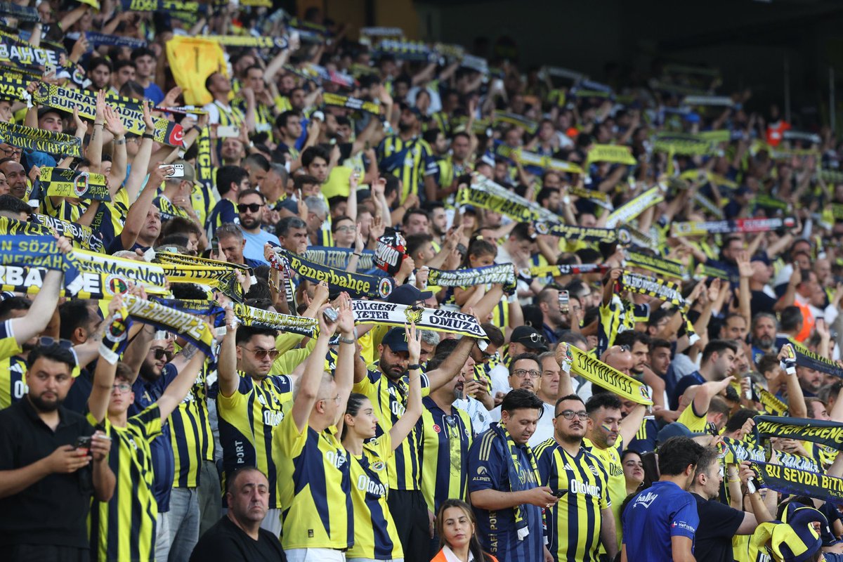 🔥 Arkadaşlar çok az kaldı. Heyecan dozu tavan şuan. Haydi Fenerbahçe’m 💛💙

#Fenerbahçe #FenerinMaçıVar #FBvTS