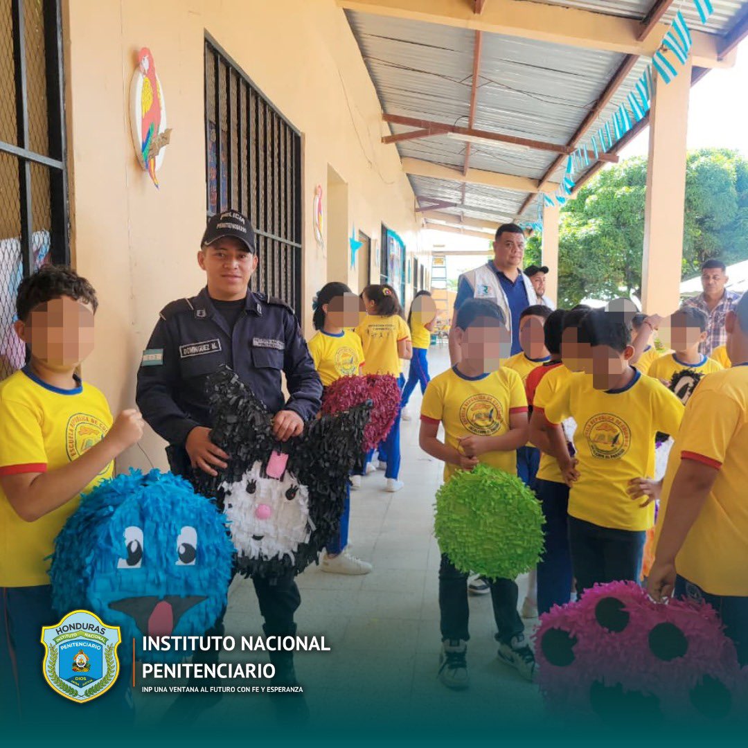 INP_HN's tweet image. MÁS DE SEIS MIL INFANTES BENEFICIADOS 🎉
Personas Privadas de Libertad del Centro Penitenciario de Morocelí elaboraron y donaron más de 300 piñatas, llevando alegría a más de 6,287 niños de 52 escuelas e iglesias de El Paraíso. 💙🇭🇳

#DíaDelNiño #Piñatas #INP