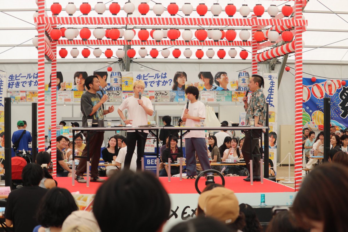 『MATSURI LIVE』📸
見取り図さん×エバースさん
のイベントの様子お届け🎁

2枚目は、盛山さんが書いた町田さんのサインが書かれたコップをいらないと言われた町田さん🍭

3枚目は、勝ち残ったお子様達とジャンケンする町田さんです✊

#大阪グルメEXPO
#大阪グルメEXPO2025