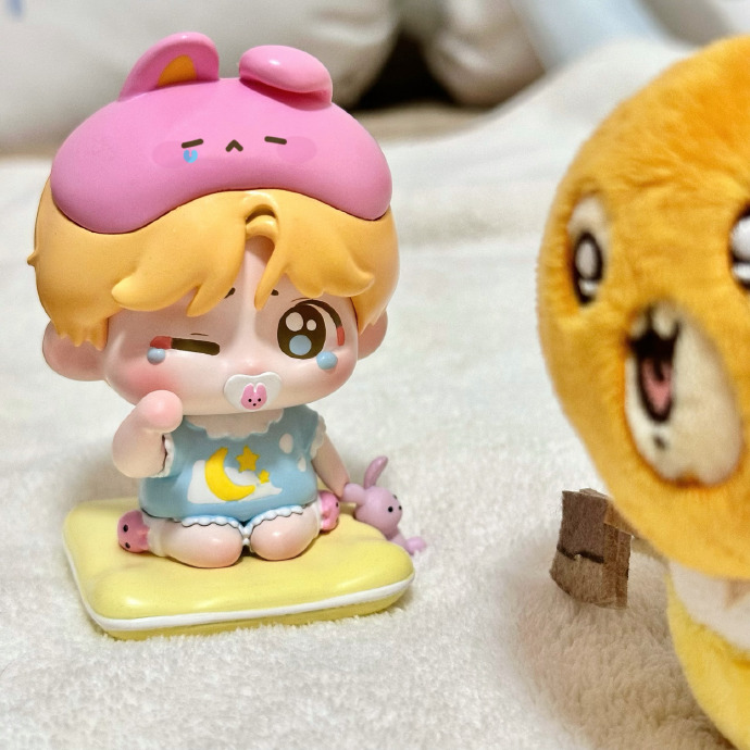 잠옷피규어, 뱃지세트, 테이블매트+뱃지세트 추가되었습니다.
피규어나 세트와 구매시 선착순으로 남은 덤들(포스트 카드 등) 같이 나갑니다~!