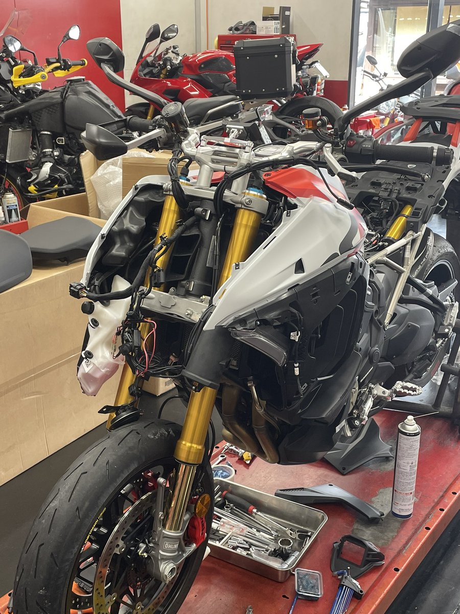 rinpeg31's tweet photo. 新しいRS発表の日に
復活の兆しが…😂
#ducati
#ducatikyoto
#ドゥカティ
#MULTISTRADA
#MULTISTRADAV4RS
#ムルティストラーダ
#DUCATIPERFORMANCE
#DICATIAPPAREL
#繋がれDUCATIの輪2025
#京都
#ドゥカティ京都 https://t.co/zFRrxd6qDX
