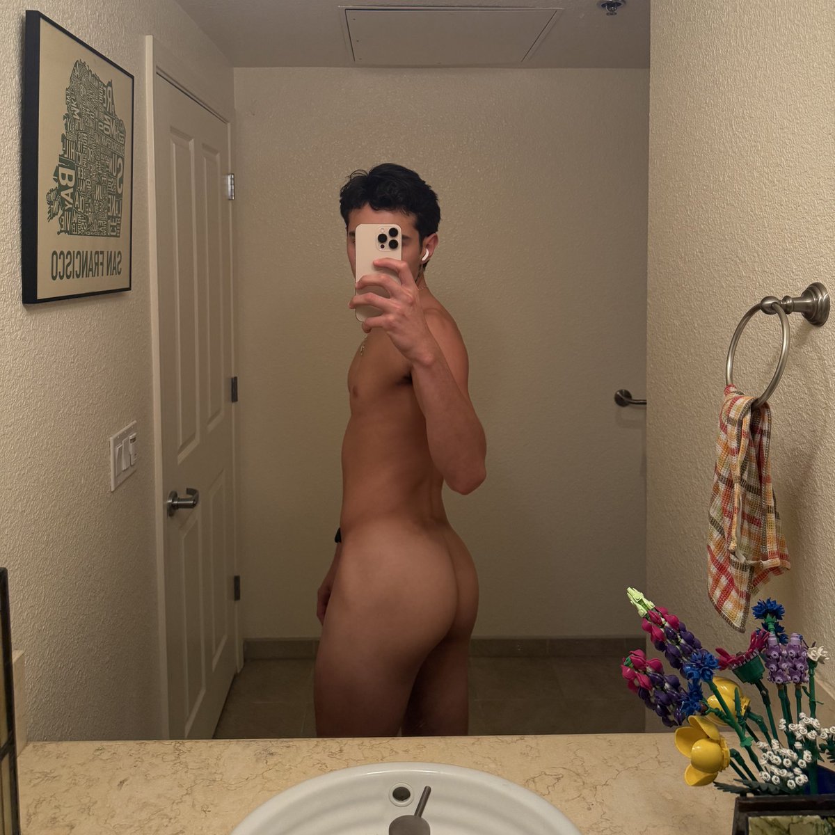 norcalmex's tweet photo. the squats are finally hittin https://t.co/fXdIE4hiSP