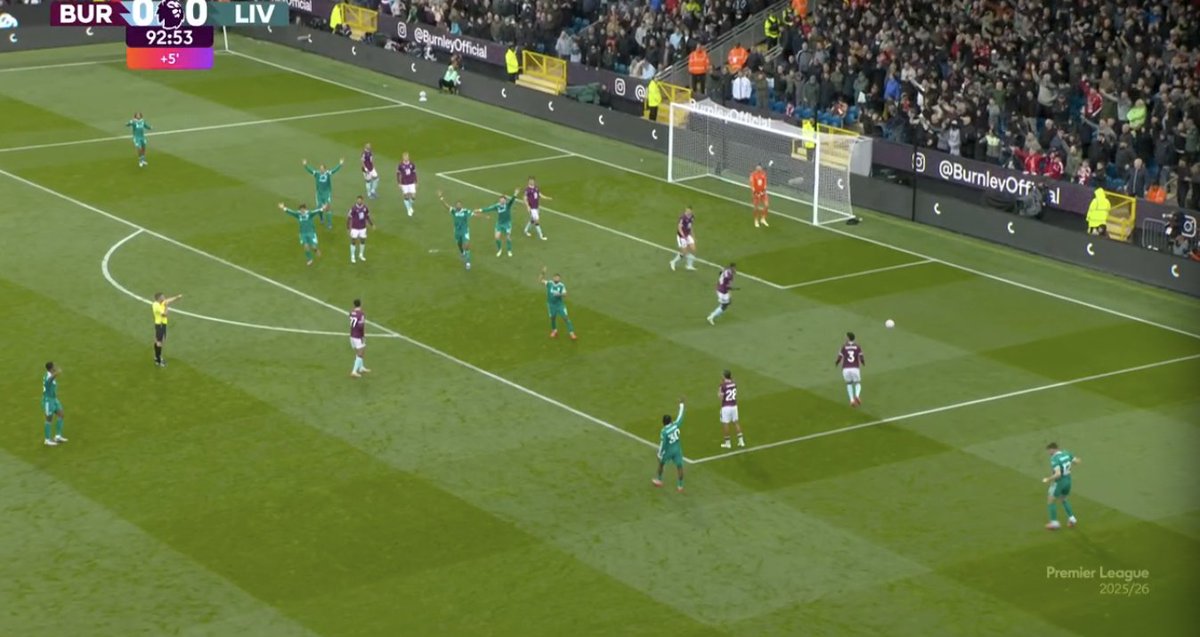 TouchlineX's tweet image. 📸 - PENALTY LIVERPOOL!