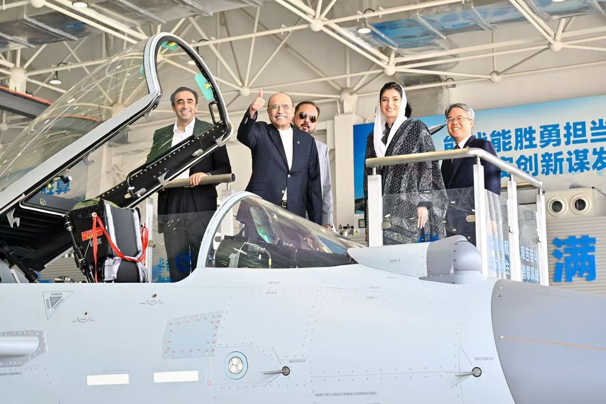 sohailahmedsa's tweet image. Pakistan President Asif Ali Zardari gestures during his visit at the Aviation Industry Corporation of China’s (AVIC) Advanced Aircraft Complex in Chengdu on September 14, 2025.
#Pakistan #J10C #PakChina #PAF