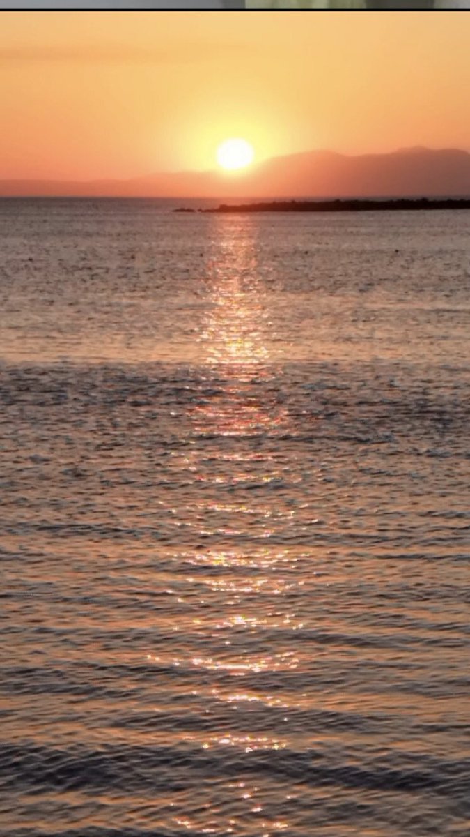 Derdini “sade anlatan “dertlidir”.Güzel anlatan “edebiyatçı”,haliyle anlatan”aşık”,tebessümüyle örten”ariftir”.💙
Şems-i Tebrizi