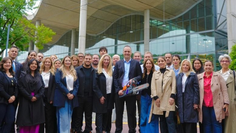 Jose Luis Zorzi (@jlzorzi) on Twitter photo La ingratitud es el único pecado que Dios no perdona. Todavía me duele cuando recuerdo a Karina , Bullrich, Adorni, Ajmechet, Pilar Ramírez y toda esa 'caterva'" burlarse de nuestro líder <a href="/mauriciomacri/">Mauricio Macri</a>, de nuestro Jefe de Gob @JorgeMacri. <a href="/gcba/">Buenos Aires Ciudad</a> #CABA no vota traidores
Te leo
👇 La ingratitud es el único pecado que Dios no perdona. Todavía me duele cuando recuerdo a Karina , Bullrich, Adorni, Ajmechet, Pilar Ramírez y toda esa 'caterva'" burlarse de nuestro líder <a href="/mauriciomacri/">Mauricio Macri</a>, de nuestro Jefe de Gob @JorgeMacri. <a href="/gcba/">Buenos Aires Ciudad</a> #CABA no vota traidores
Te leo
👇