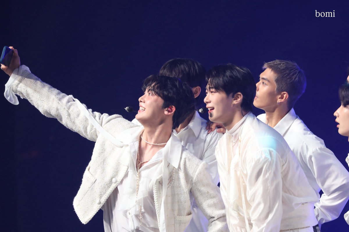 𝐁𝐨𝐦𝐢 tweet media