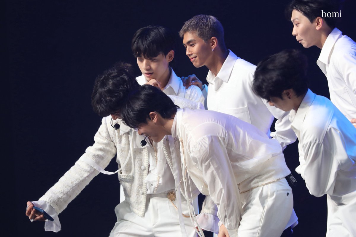 𝐁𝐨𝐦𝐢 tweet media