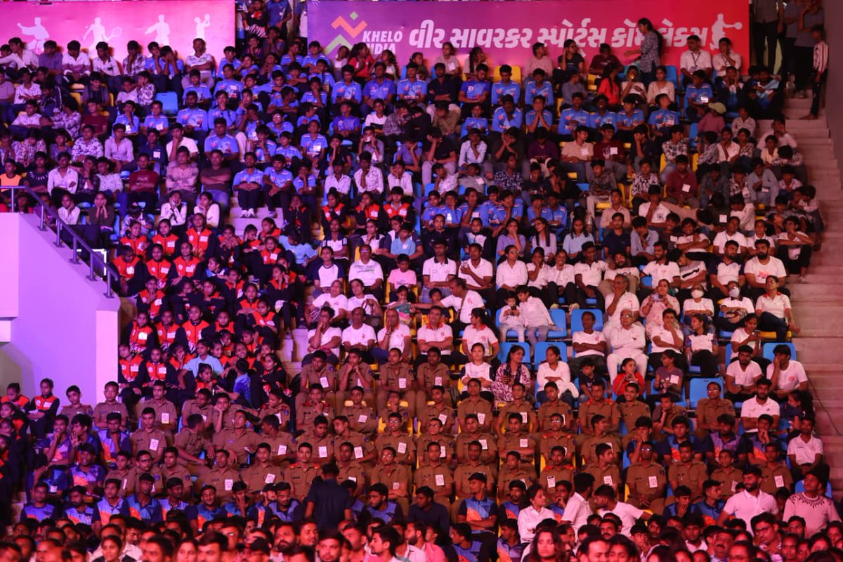 માનનીય કેન્દ્રીય ગૃહ-સહકાર મંત્રીશ્રીએ દેશના ખેલાડીઓને વિશ્વ કક્ષાનું સ્પોર્ટ્સ કૉમ્પ્લેક્સ અર્પણ કરતાં જણાવ્યું હતું કે, અહીં જે પણ ખેલાડી રમવા આવશે તે પોતાના માટે નહીં, પરંતુ તેના દેશ માટે મેડલ જીતવાની આશા સાથે આવશે. માનનીય વડાપ્રધાન શ્રી નરેન્દ્રભાઈ મોદીના નેતૃત્વમાં દેશમાં