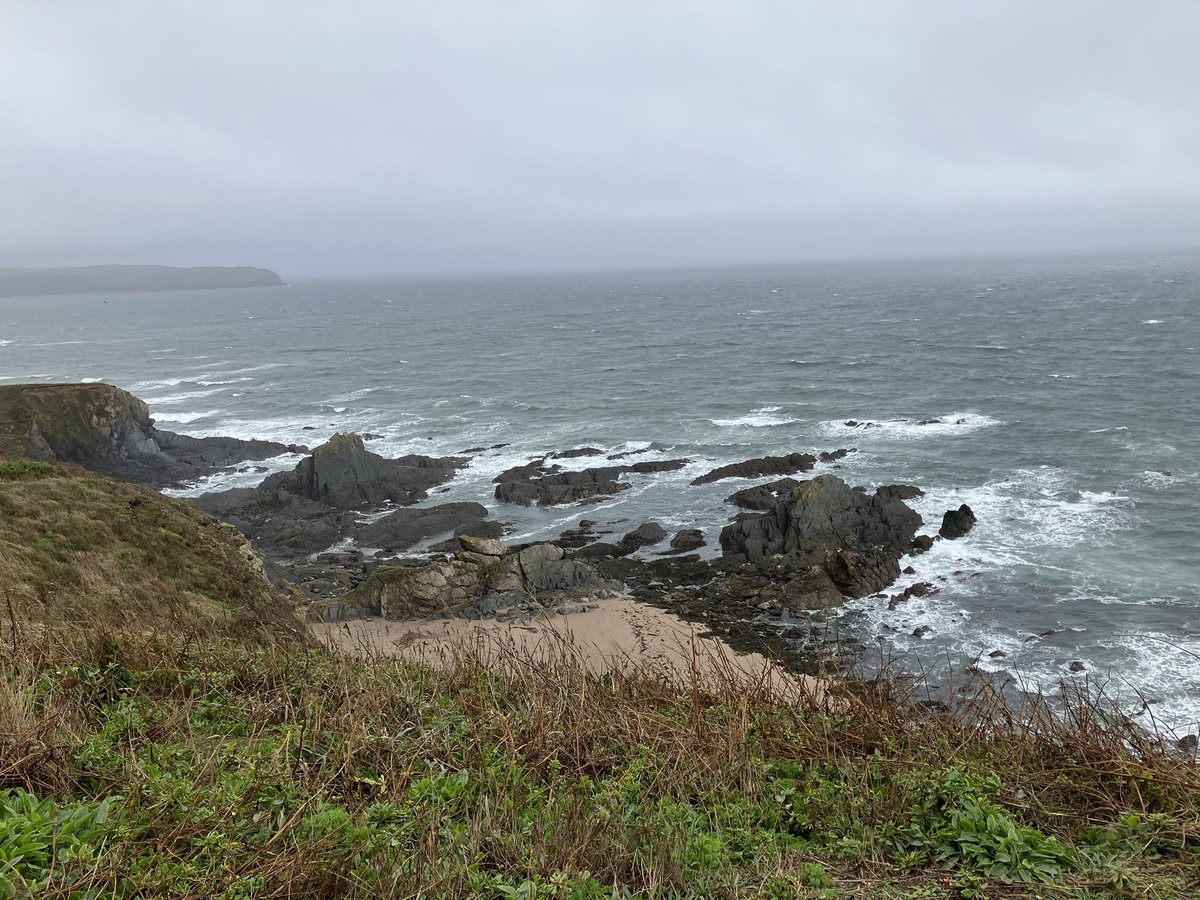 The wind was whipping up the waves around these rocks this afternoon. I had trouble keeping upright. Safely back at holiday home now to watch <a href="/RedRosesRugby/">Red Roses</a> #ENGvSCO