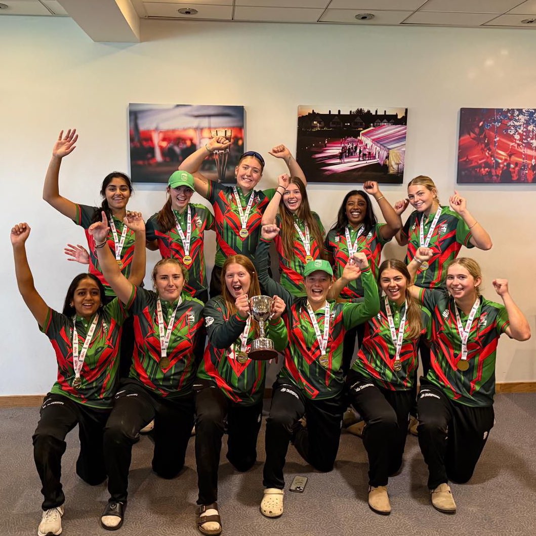 𝗧𝟮𝟬 𝗪𝗜𝗡𝗡𝗘𝗥𝗦 🏆 

Congratulations to our Under-18s, who are joint-winners of the Vitality County T20 Cup. 👏 

After beating Warwickshire in the semi-final earlier today, a rain-abandoned final means the girls will share the trophy with Lancashire. 🤝

#Foxes🦊
