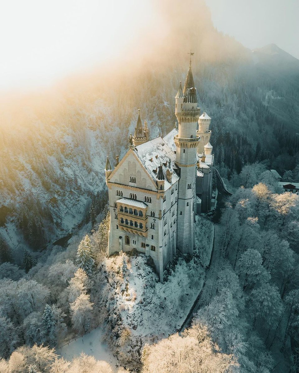 JadeJohnso87396's tweet image. Neuschwanstein Castle