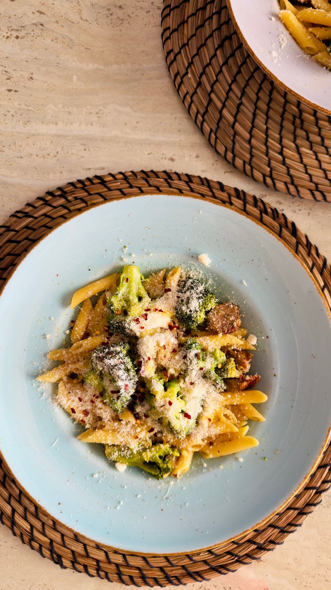 IneintheKitchen's tweet image. Back-to-school blues? 🚌 This pasta with sausage + broccoli is the cheat code: 
quick, tasty, kid-approved ✅… and 
parents secretly love it too 😉🍝

#EasyDinners #FamilyEats #InesKitchen #BackToSchool

wix.to/QpboOEG