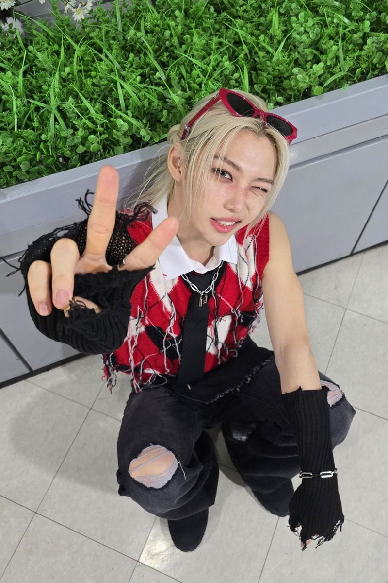 hamquokk's tweet photo. HAPPY BIRTHDAY TO MY OTHER GIRLFRIEND🐥❤️

LEE FELIX GLOBAL BLUEPRINT 
#FelixEraDefiningIcon
#지금_온세상이_용복이야
#HappyFelixDay https://t.co/vPUnvre6Z8