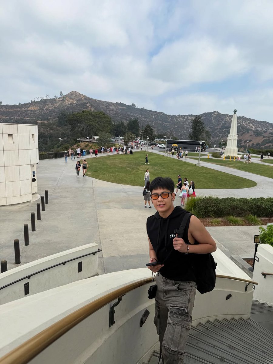 una_2S's tweet image. この辺、お互い撮ってる感じでいいな〜🫣🩷💚
KRISTSINGTO IN LA 
🔗instagram.com/p/DOlig37kQjo/…
#GMMTVFANDAY25
#EMKSxLA #KristSingto