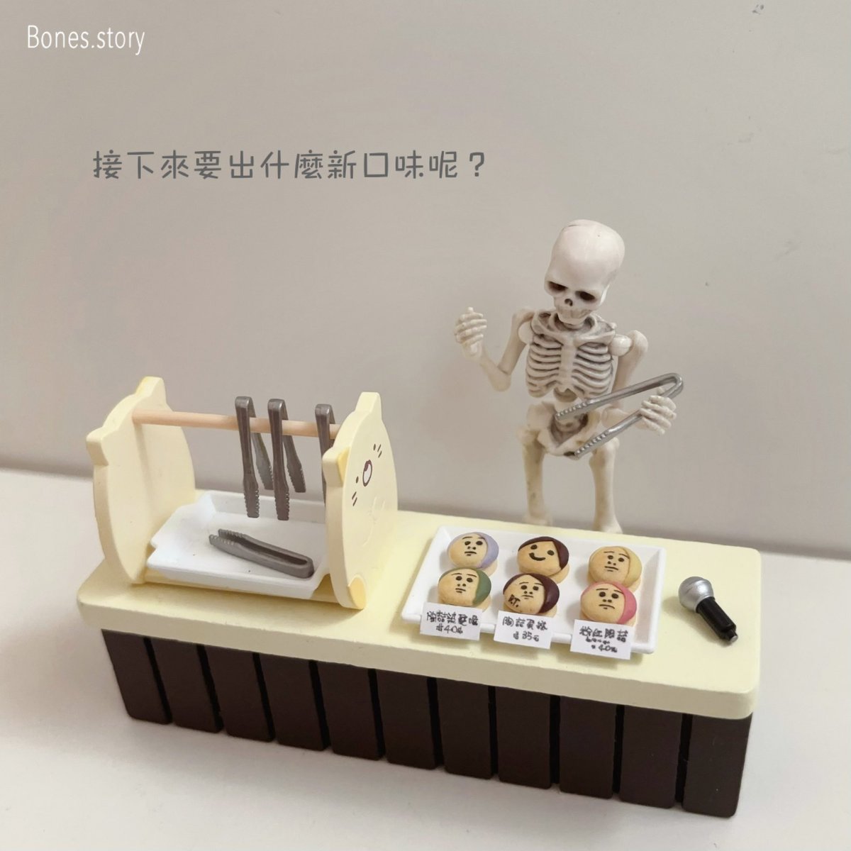 bones_story's tweet photo. 最近很夯的陶喆蛋糕
我：耶，今天來發文袖珍～～
（打開Threads）
…( •᷄⌓•᷅ ) 蛤？怎麼又有新的顏色（繼續追加
說到陶喆，大家會想到哪一首歌呢？
-
#骷髏劇場 #handmade #袖珍 #手作 #迷你 #微型 #微縮 #miniature #仿真食物 #fakefood #陶喆蛋糕 #蛋糕 #食玩 #toyphoto #toyphotography https://t.co/JOzfon6BaE