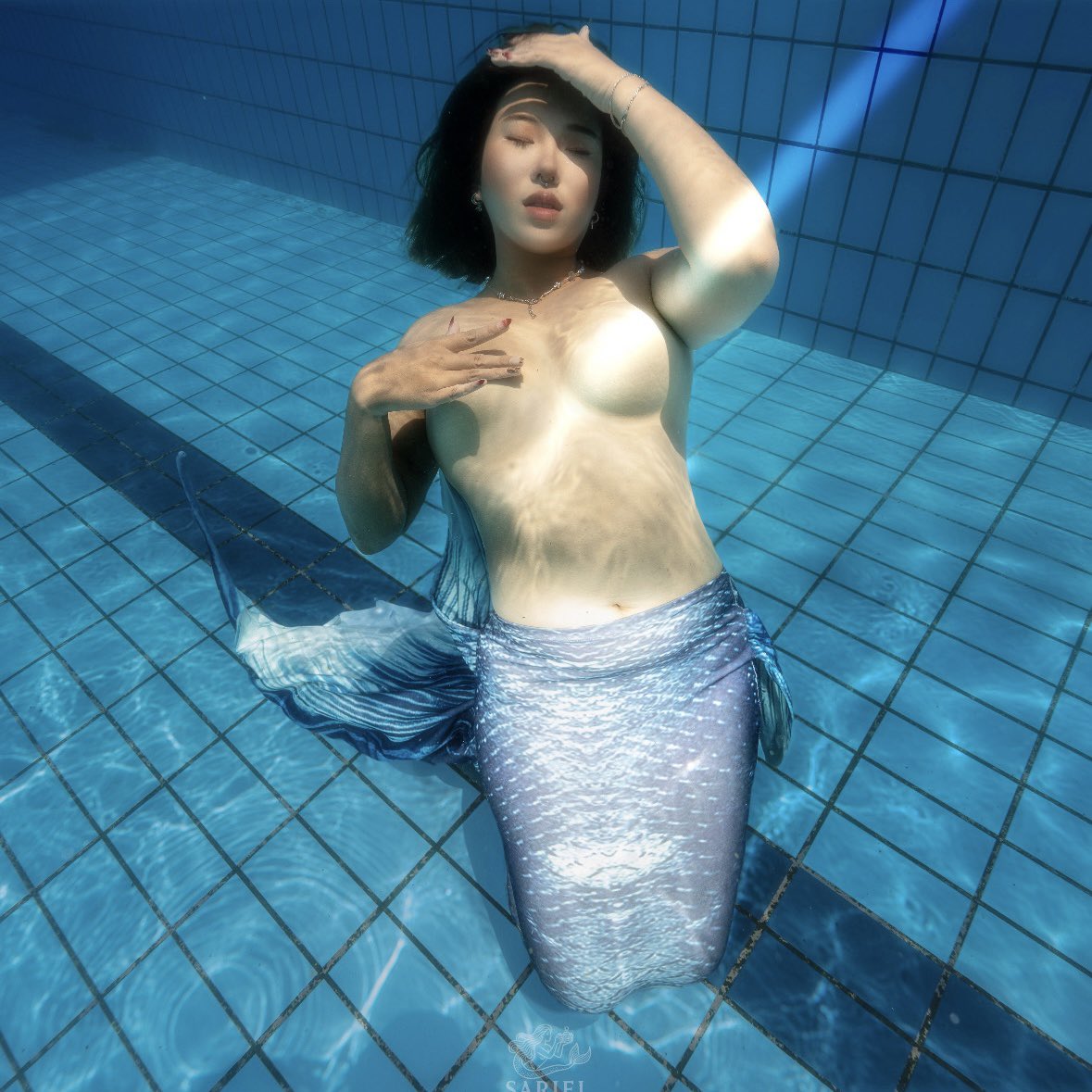 今天拍了一組很漂亮的美人魚照🫧
哪個調色好看？幫選!!
#台南 #泳池