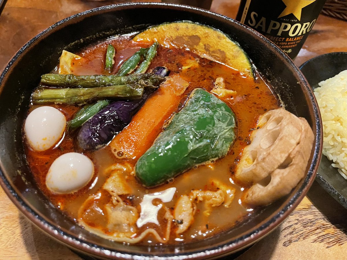 tonosama2020's tweet photo. 今週はスープカレー三昧でした。
仕事後に1〜2時間待つのは苦痛だったけど、どれも並ぶ価値がある味でした。
見事にハマったなぁ🍺

ガラク「とろとろ炙り焙煎角煮」
トレジャー「ブイヤベースシーフード」
トレジャー「焼きラムしゃぶ(山の幸)」
ラマイ「ブヒッ」 https://t.co/isWRS2eZB2