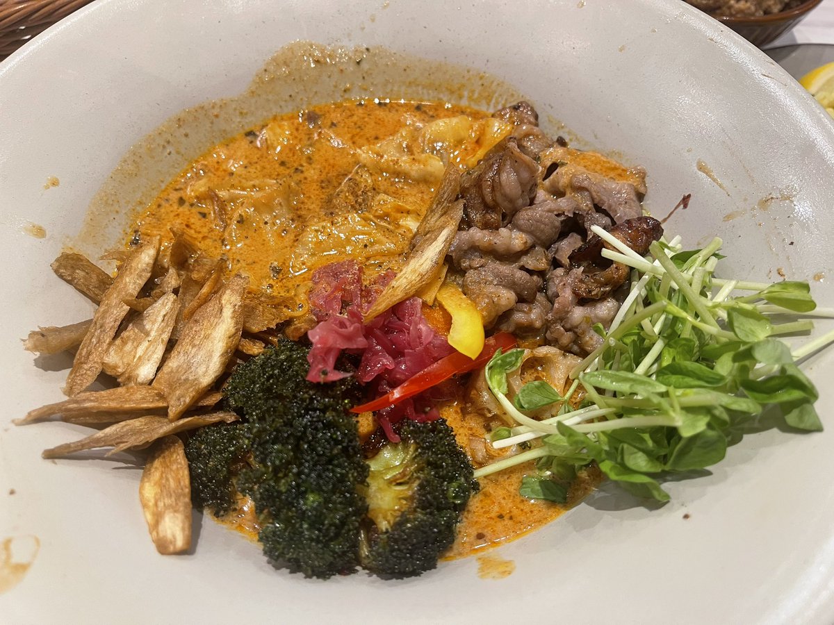 tonosama2020's tweet photo. 今週はスープカレー三昧でした。
仕事後に1〜2時間待つのは苦痛だったけど、どれも並ぶ価値がある味でした。
見事にハマったなぁ🍺

ガラク「とろとろ炙り焙煎角煮」
トレジャー「ブイヤベースシーフード」
トレジャー「焼きラムしゃぶ(山の幸)」
ラマイ「ブヒッ」 https://t.co/isWRS2eZB2