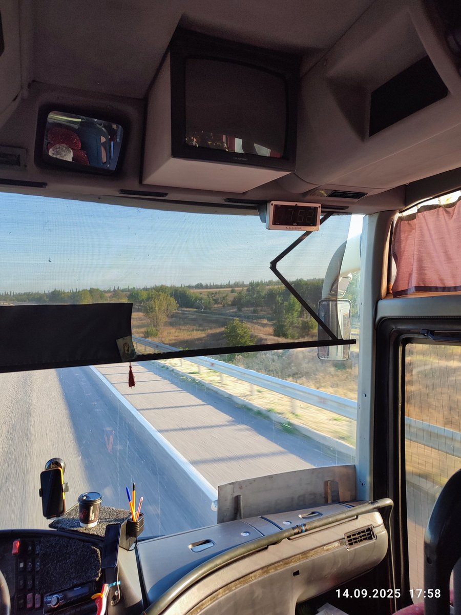 Irina61032137's tweet image. Дорога додому
А позаду міста, в яких незвично багато людей та авто
#Херсон
#дорога
#додому