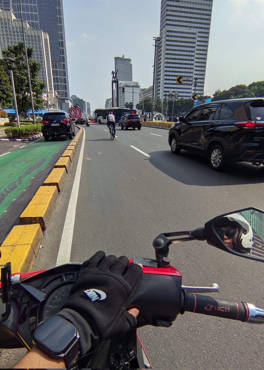 afiismee's tweet photo. Perjalanan ini membawaku ke angka yang lebih besar.. 

#jakartans https://t.co/DMS9RnQ7XG