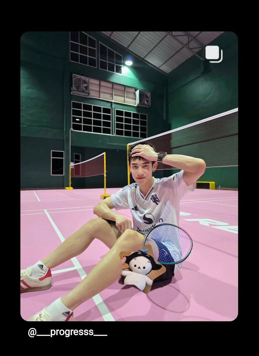 คืออาการแอบชัดตั้งแต่วันที่น้องไปตีกับเพื่อนแล้ว เอาภาพมาแปะปิดขากางเกงน้อง พอมาวันนี้ก็เปิดทวิตโชว์งอนไปเลย ให้รู้ว่าขี้หึงซิลลี่ฟูล #ก็ตีกะเพื่อนคุณไปสิ