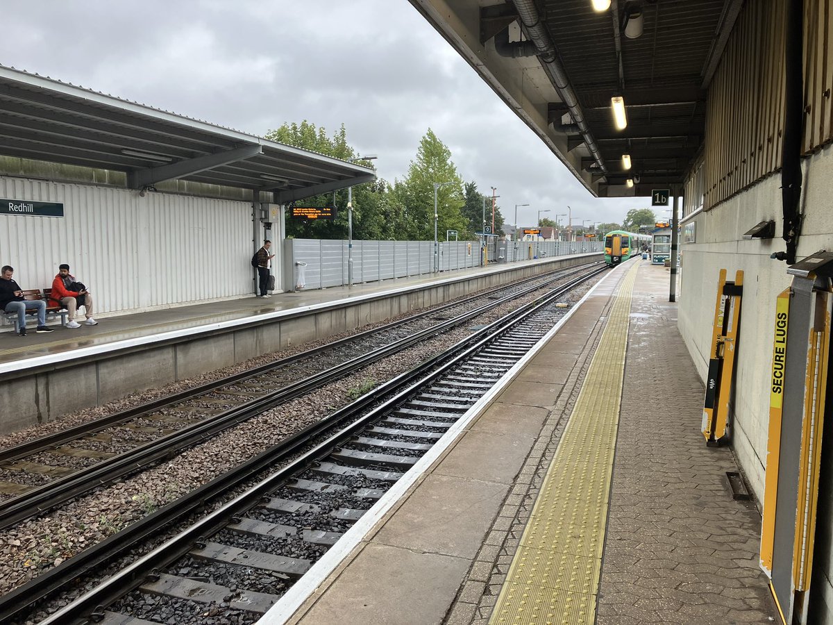 Redhill up to its usual tricks. Bring in the Tonbridge train and stop as far as possible from the subway, so all the Victoria passengers connecting to Platform 0 have a long walk in the pouring rain. And a fairly tight connection to boot. <a href="/SouthernRailUK/">Southern</a>