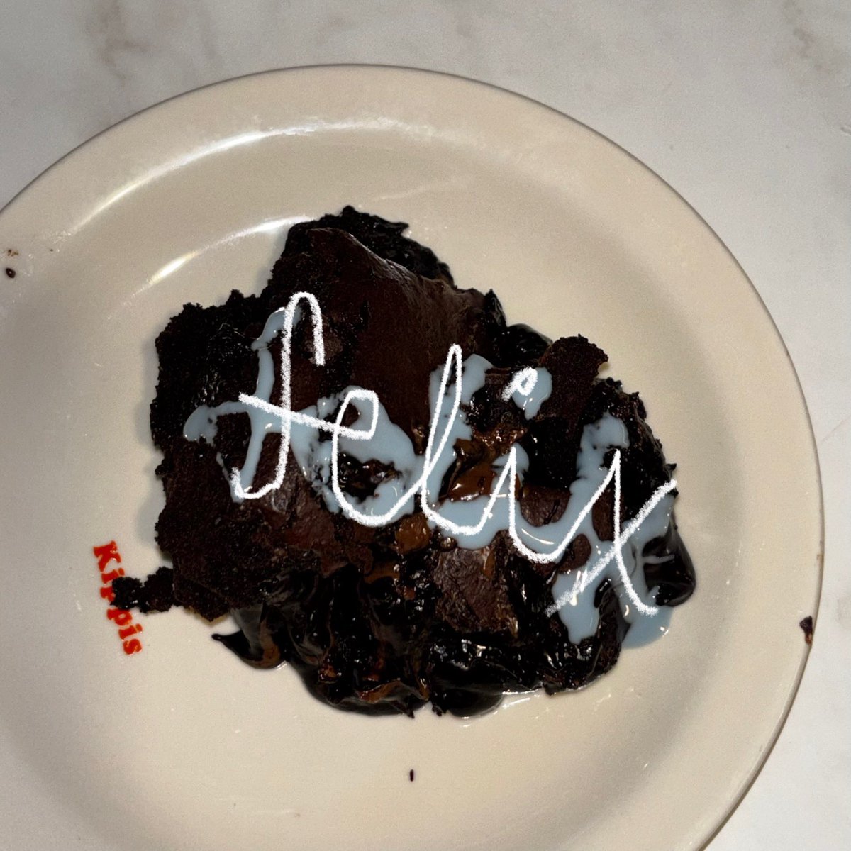 사실 어제 용복이 생일기념으로 트친들이랑 필릭스브라우니 만들었어요
근데 저만 똥망해서 최종 사진에서 빠졌어요 ㅠ.ㅠ