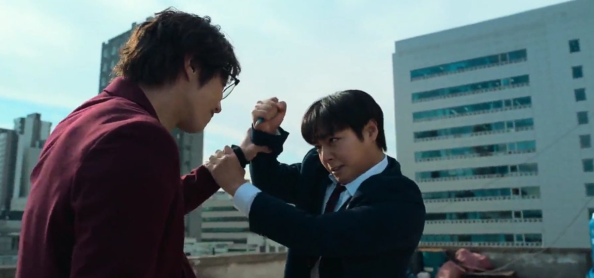 obsessuho's tweet photo. this seongje x sieun fight sequence was everything to me, so satisfying, & sieun's big brain energy >>>
bro got his opps glasses to attack thats so sexy of him & the last blow was crazy asl 🙂↕️
#WeakHeroClass2ep4 https://t.co/RcmFKKXKcv