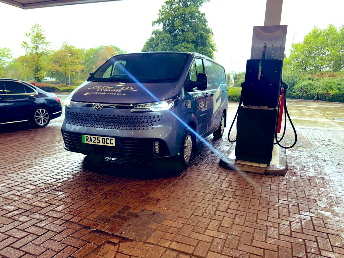 Kate, Florence and James tweet media