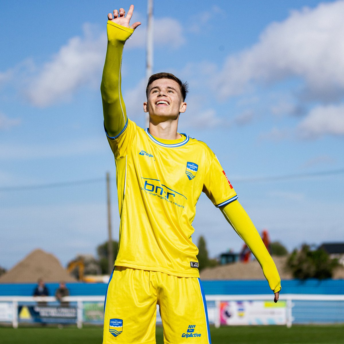 A brace for Bobby⚽️⚽️

<a href="/Bobbykelman23/">Bobby kelman</a> 

#YAMC💛💙