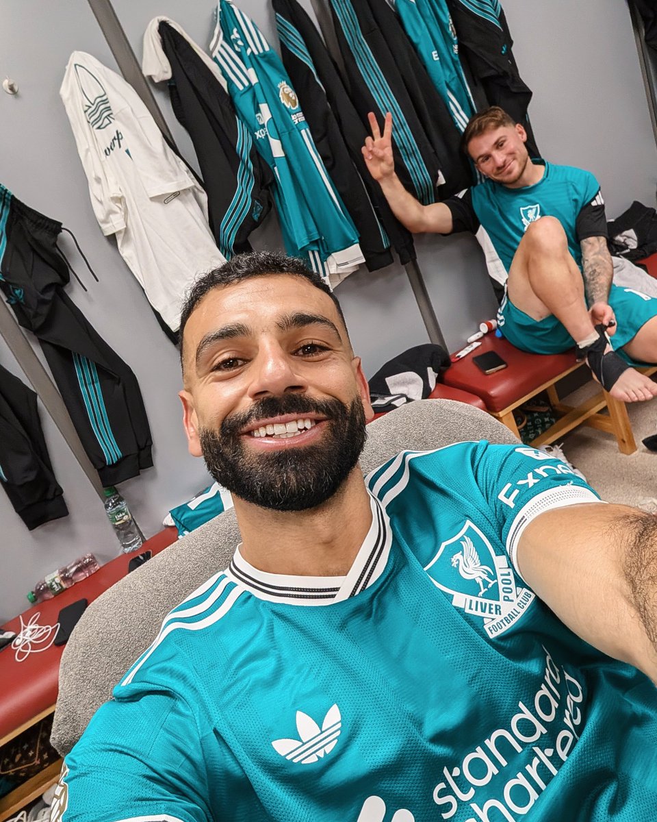 Le selfie du traditionnel buteur de retour ! 🇪🇬×🇦🇷

[📸<a href="/LFC/">Liverpool FC</a>] #BURLUV