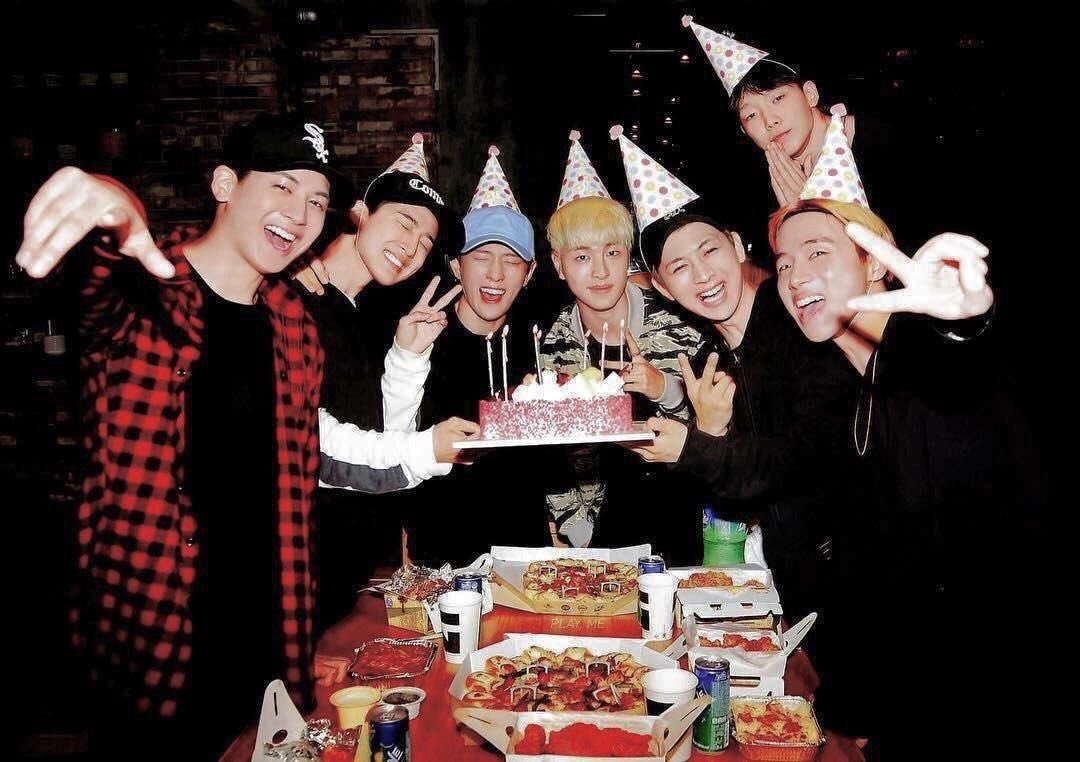 #ADecadeWithiKON
#아이콘과천천히걸어온10년

아이콘10주년쭈카드립니다!💕🎂