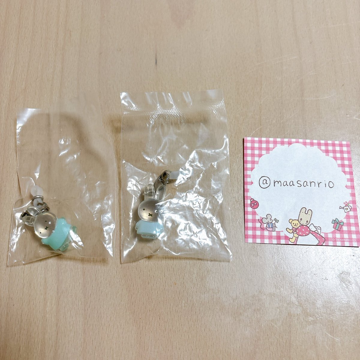 maasanrio's tweet photo. @y9mi12_kk 返信遅くなってしまいました申し訳ありません！写真を送らせていただきます！
ポーズと服の色が違います！
光の当たり具合でとても見にくいのでアップと後ろも撮らせていただきました！
ご検討よろしくお願い致します🙇🏻‍♀️ https://t.co/42MHBplB4N