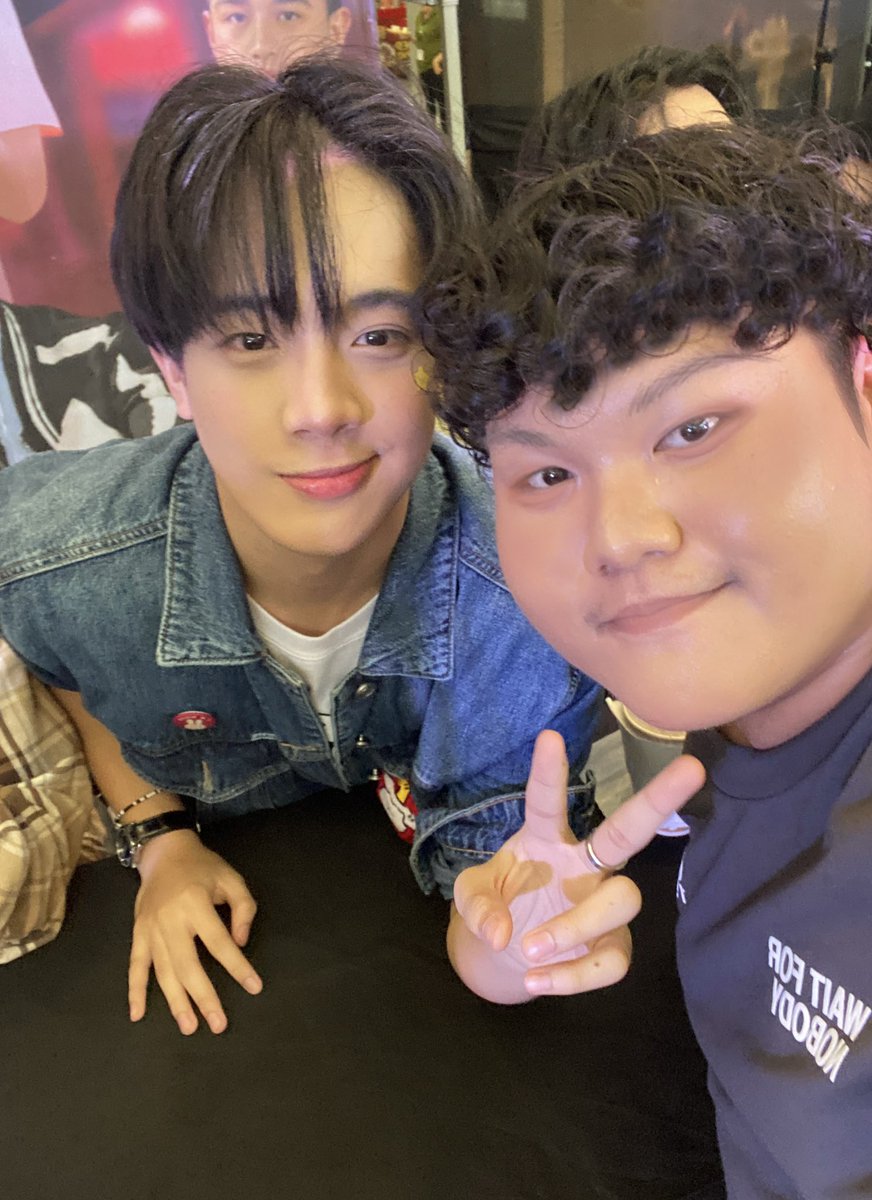 psycxlcd's tweet photo. throwback pic with ash <3 🐻‍❄️ first fan meet and mall show experience ko as a hany itooo, miss you ash!!! 🩵

FOR3VER LOVIN9 ASHTON
#ToothpasteSelcaDay 
#AJAA #AJAA_ASH
@AJAAofc @toothplate7_ https://t.co/ug4eoRmzkF