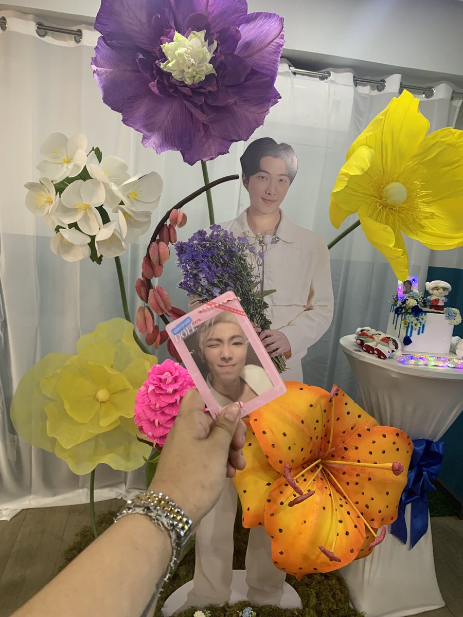 solanicolee's tweet photo. happy namjoon day my forever dadzy 😘

#Azure_RM #BluePolarMakati #RMDAY2025 https://t.co/pvi4zmAOAU