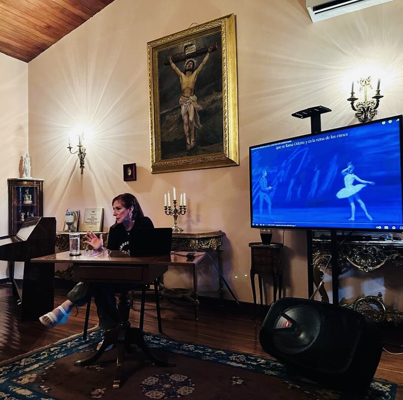 Muchas gracias por asistir a nuestro encuentro con la maestra #MarthaIrisFernandez en la sesión « Tchaikovsky y el cisne eterno » #Antesala al ballet El Lago de los Cisnes  que se estrena el #19sep #temporada2025 del <a href="/teresacarreno/">Teatro Teresa Carreño</a>