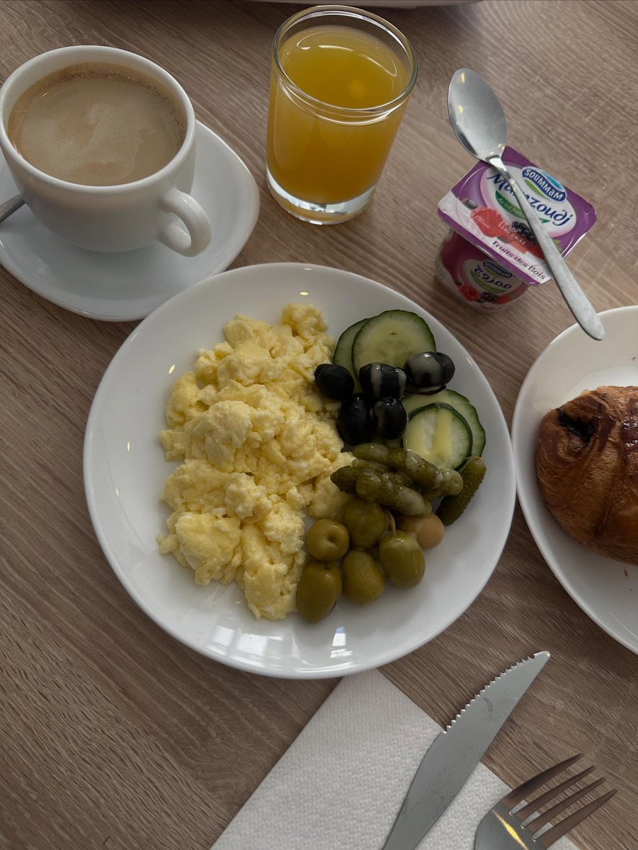 SophieNoir_LA's tweet image. Breakfast is how I press “start” on my day. ☀️#MorningEnergy #GirlsLife #BreakfastTime